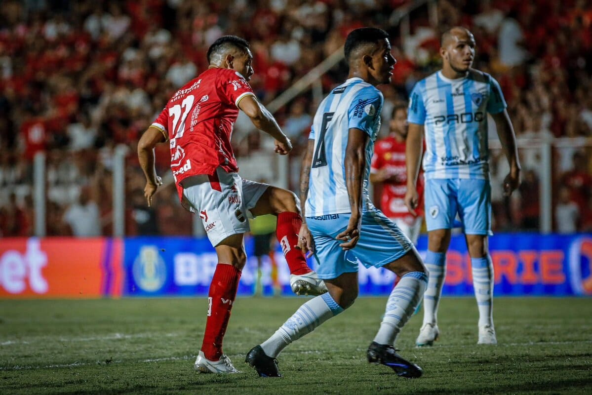 Vila Nova sai atrás, vira o jogo, mas cede empate ao Londrina nos acréscimos