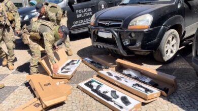 Homem preso fuzis pistolas Goiânia, Homem é preso transportando 10 fuzis e 10 pistolas, homem preso fuzis pistolas, fuzis pistolas Goiânia, fuzis pistolas Jardim Novo Mundo Goiânia