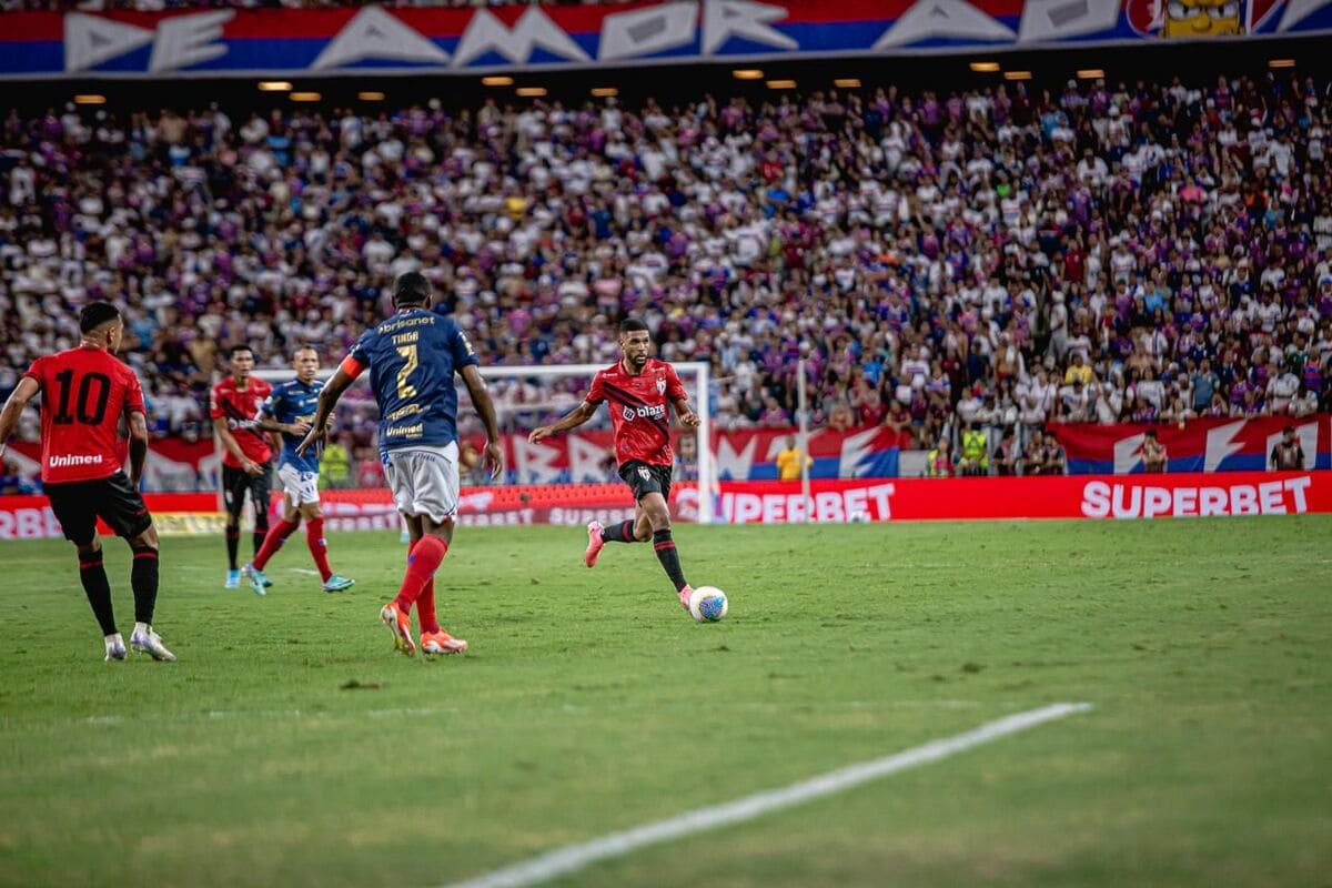 No Castelão, Atlético-GO perde para o Fortaleza por 3 a 1 e cai para a ...