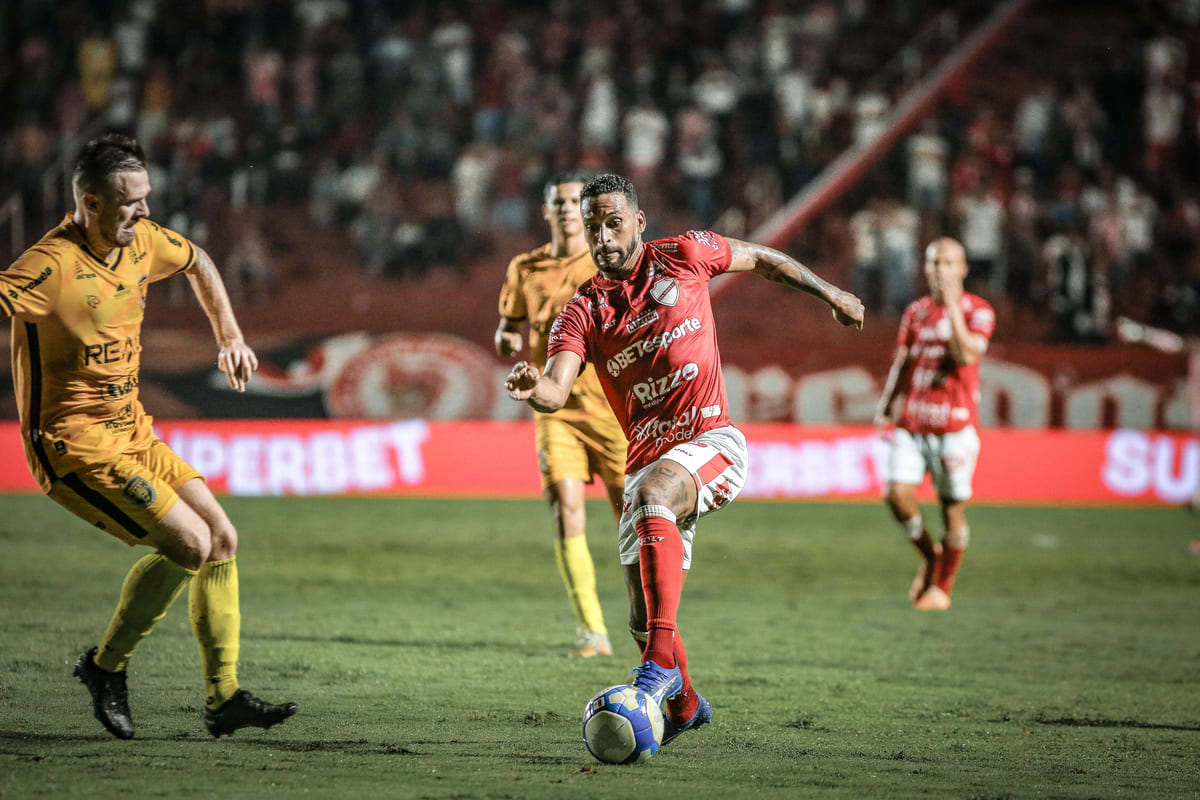 Júnior Todinho marca no final e Vila Nova vence o Amazonas por 1 a 0 no ...
