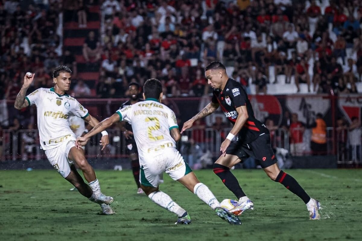 Atlético-GO perde para o Palmeiras e está rebaixado para a Série B em 2025