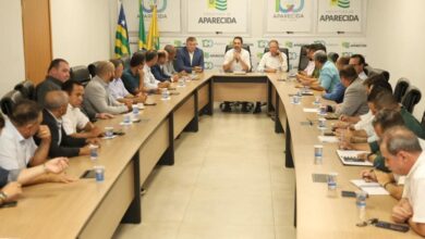 vereadores reunião com Leandro Vilela, reunião vereadores prefeito Leandro Vilela, Leandro Vilela, Câmara Municipal de Aparecida de Goiânia, vereadores Leandro Vilela