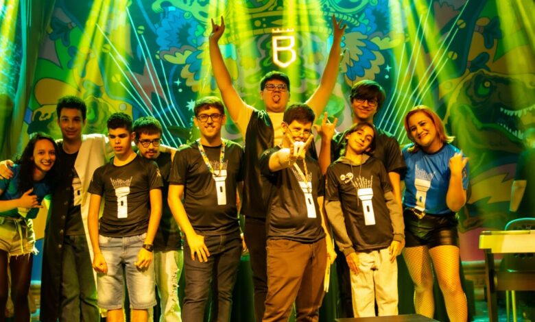 banda de rock formada por músicos autistas, banda Os Lanternas, show banda Os Lanternas Goiânia, banda Os Lanternas show Goiânia Shopping, Autismo na Praça