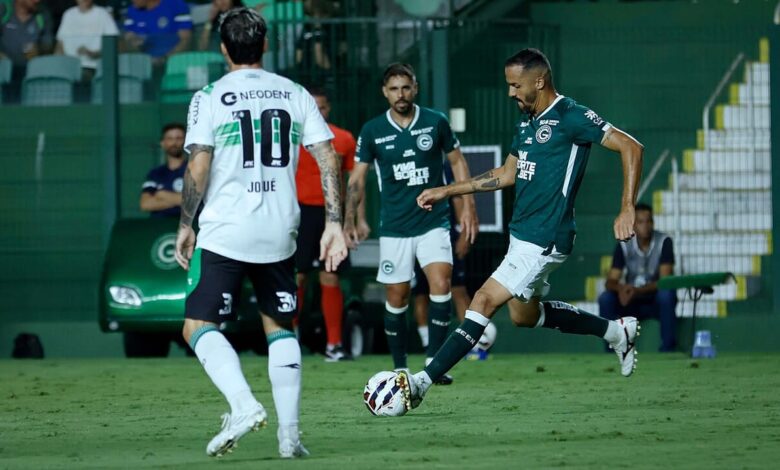 Goiás vence o Coritiba, Goiás x Coritiba, Goiás e Coritiba, Coritiba, Goiás Coritiba