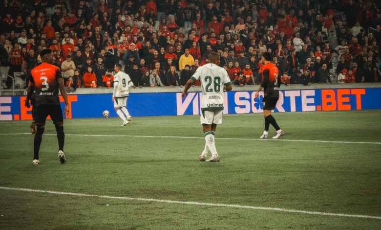 Goiás vence o Athletico-PR, Athletico-PR x Goiás, Athletico PR Goiás Série B, Athletico Paranaense, Goiás