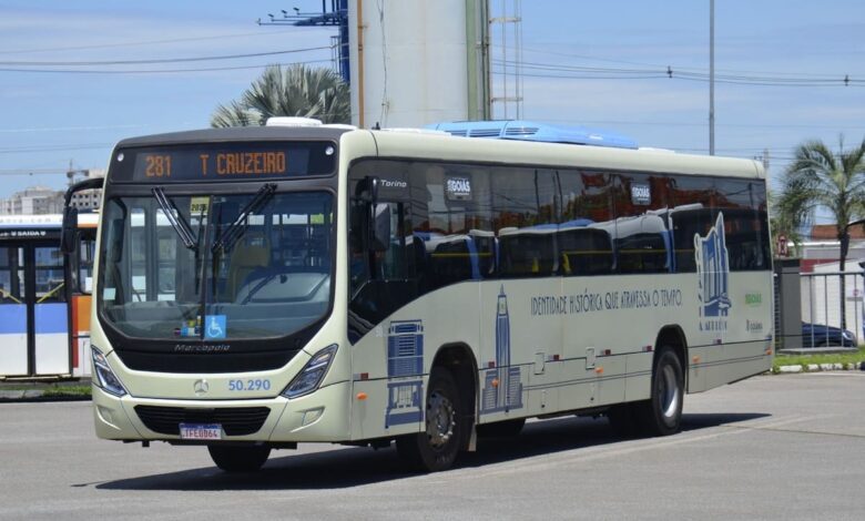 ônibus homenagem 100 anos do Art Déco Goiânia, ônibus transporte coletivo de Goiânia Art Déco, ônibus plotado em homenagem aos 100 anos do Art Déco, homenagem aos 100 anos do Art Déco, ônibus homenagem 100 anos Art Déco Goiânia
