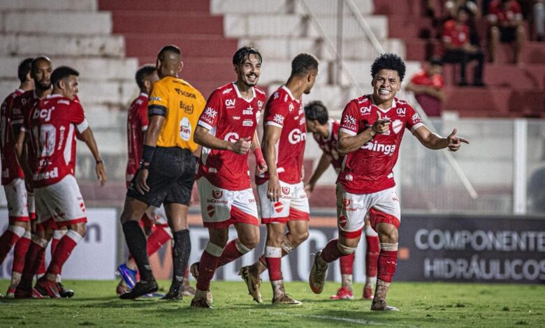 Vila Nova vence a Aparecidense, Vila Nova, Aparecidense, Vila Nova x Aparecidense, Vila Nova Aparecidense