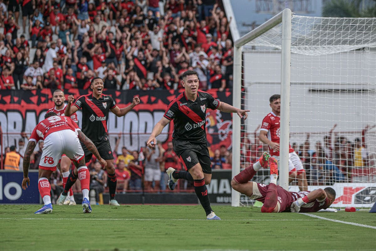 Atlético-GO vence o Vila Nova por 2 a 0 e abre vantagem para o jogo de ...