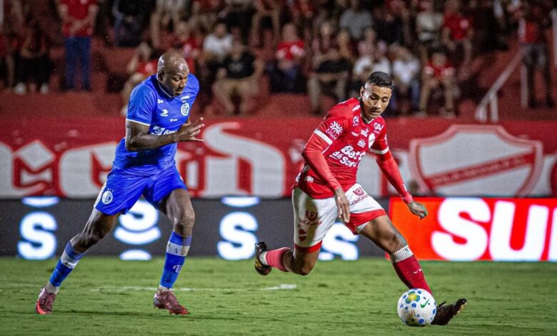 Vila Nova perde para o Confiança, Vila Nova x Confiança, Vila Nova, Vila Nova Confiança, Umberto Louzer demitido