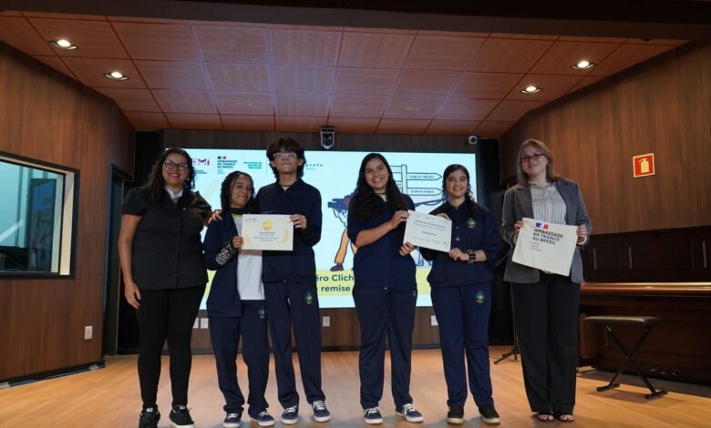 Lyceu de Goiânia, Alunos do Lyceu de Goiânia, Alunos do Lyceu de Goiânia 1º lugar concurso Embaixada da França, Colégio Estadual em Período Integral Bilíngue Lyceu de Goiânia, Alunos Lyceu de Goiânia