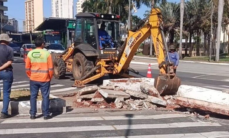 muretas Rua 83 Praça Cívica, Rua 83, Praça Cívica, retirada muretas Praça Cívica, Praça Cívica