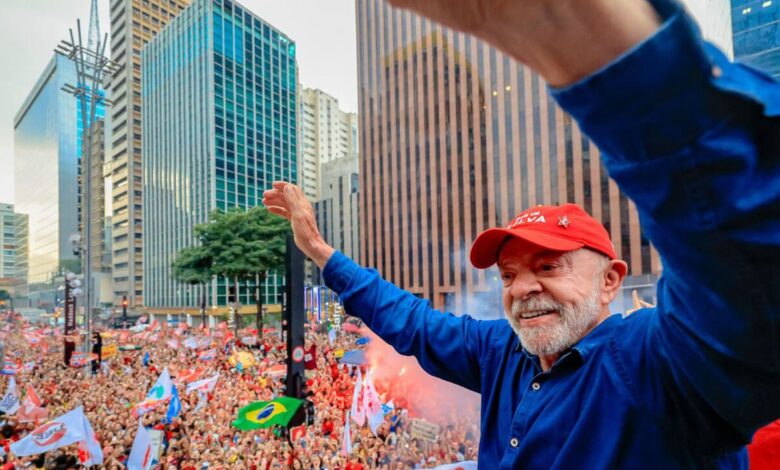 Lula reeleito, Lula vence Flávio Bolsonaro, quem ganhou a eleição, resultados das eleições, Lula é reeleito